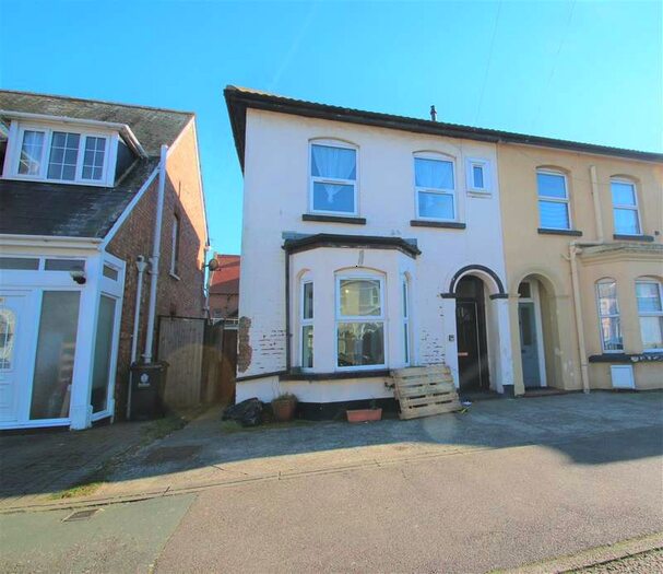 4 Bedroom Semi-Detached House To Rent In The Grove, Clacton-on-sea, CO15