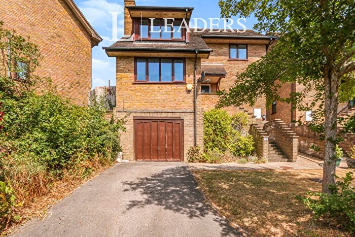 3 Bedroom Property To Rent In Bowland Rise, New Milton, BH25