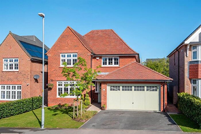 4 Bedroom Detached House For Sale In Parkhurst Avenue, Leyland, PR25