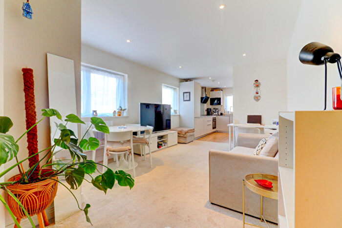 1 Bedroom Apartment For Sale In Desborough Park Road, High Wycombe, Buckinghamshire, HP12