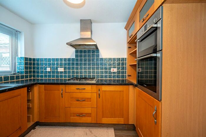 3 Bedroom End Of Terrace House For Sale In Broad Gardens, Portsmouth, PO6