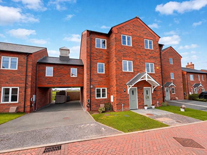 4 Bedroom Town House For Sale In Blackhams Way, Newton-By-Tattenhall, CH3
