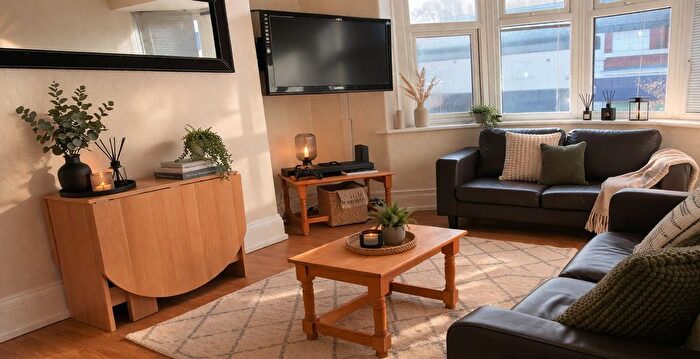 4 Bedroom Maisonette To Rent In Cartington Terrace, Heaton, Newcastle Upon Tyne, NE6