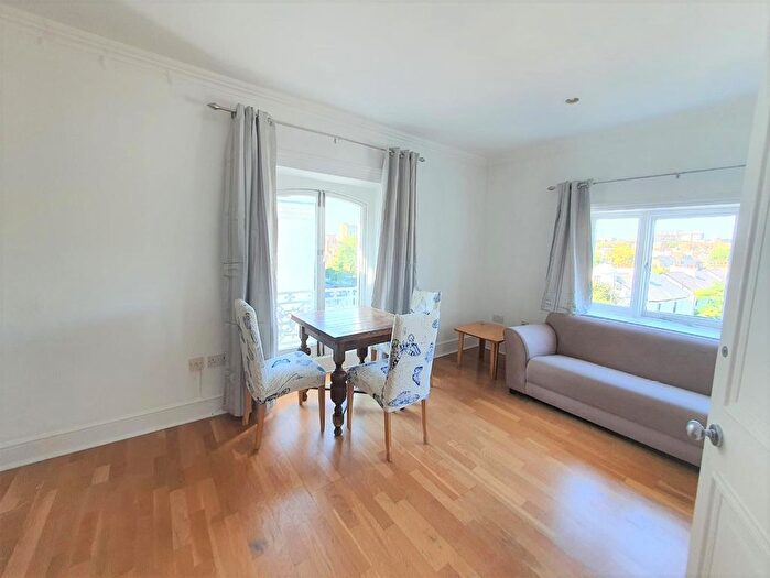 1 Bedroom Flat To Rent In Cornwall Gardens, South Kensington, SW7