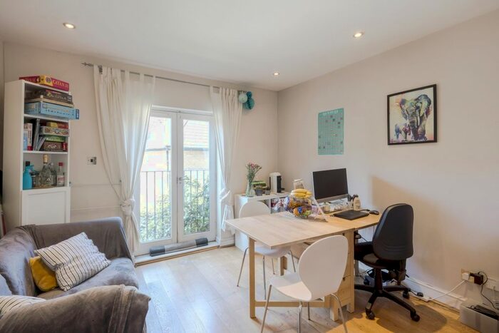 2 Bedroom Flat To Rent In Kendoa Road, London, SW4