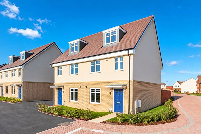 3 Bedroom Semi-Detached House To Rent In Falcon Way, Oaklands Grange, St Albans, Herts, AL4