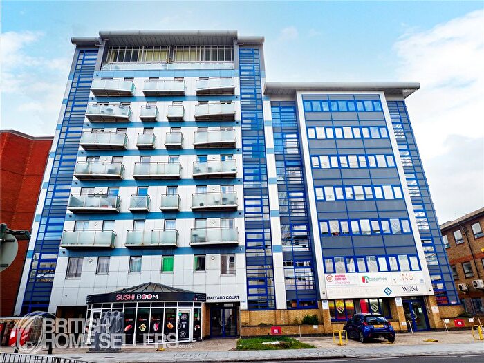 2 Bedroom Flat For Sale In Western Road, Romford, RM1