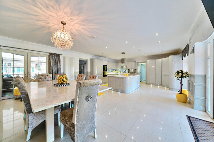 3 Bedroom Bungalow For Sale In Harrowsley Green Lane, Horley, RH6