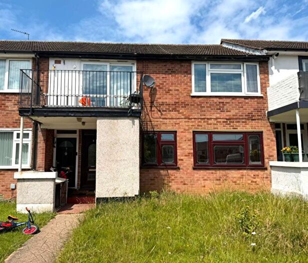 2 Bedroom Maisonette For Sale In Cherrydown Walk, Romford, RM7