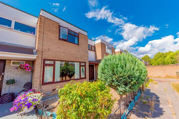 3 Bedroom Terraced House For Sale In Caswell Close, Farnborough, GU14