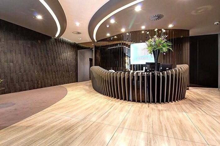 2 Bedroom Apartment For Sale In Bezier Apartments, City Road, Old Street, London, EC1Y