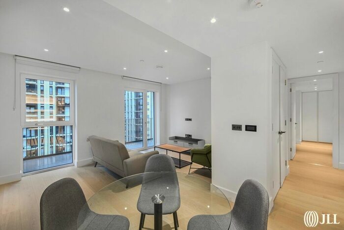 2 Bedroom Flat To Rent In Cascade Way, London, W12