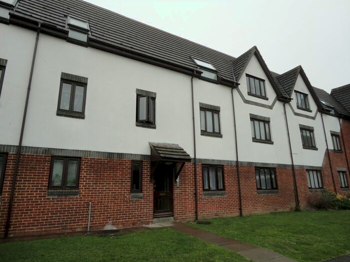 2 Bedroom Flat To Rent In Alliington Close, Greenford, UB6