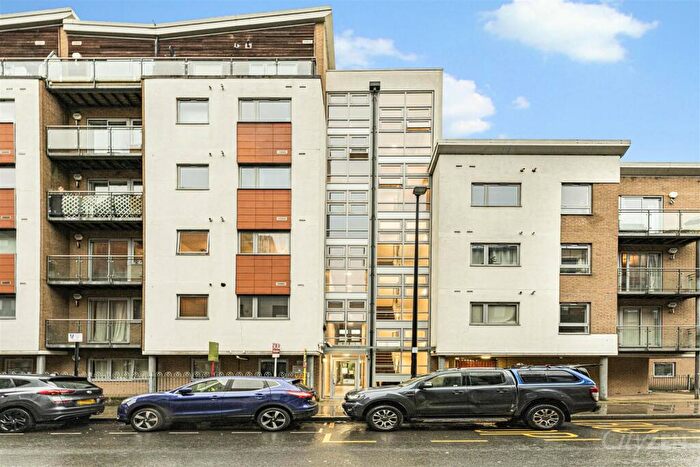 2 Bedroom Flat For Sale In The Cubix Apartments, Bow, E3