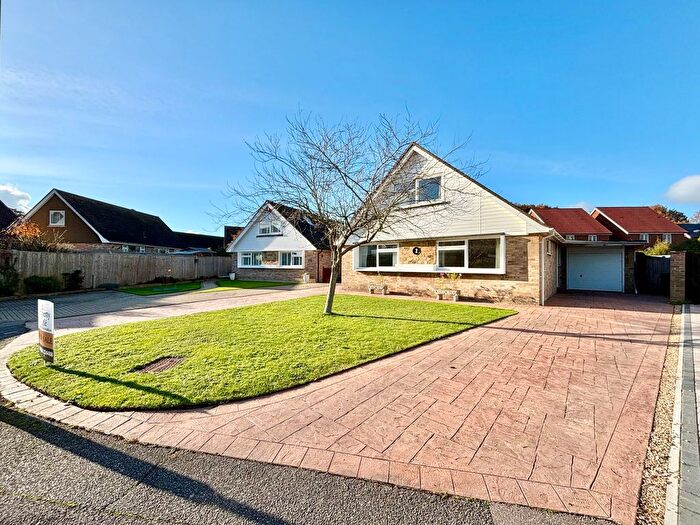 3 Bedroom Detached House For Sale In Sycamore Close, Bexhill-On-Sea, TN39