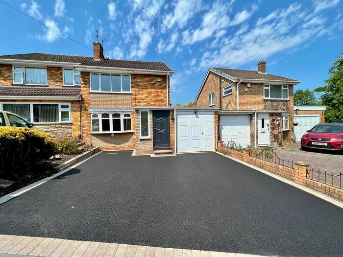 3 Bedroom Semi-Detached House To Rent In Westminster Road, Wordsley, DY8