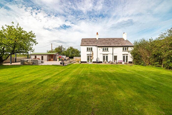 4 Bedroom Detached House For Sale In Swineyard Lane, High Legh, Cheshire, WA16