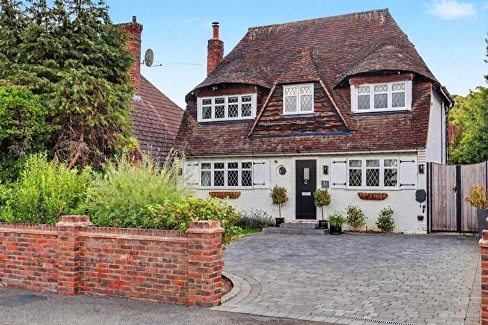 2 Bedroom Detached House For Sale In Greenways, Esher, KT10