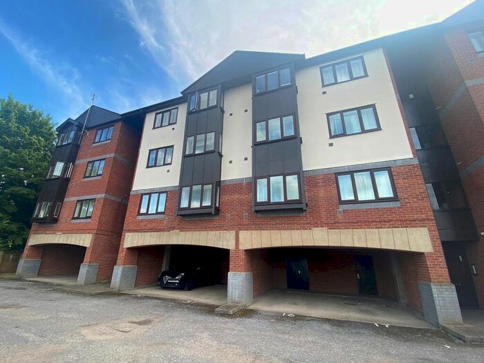 1 Bedroom Flat To Rent In Cameron Court, Britannia Road, Banbury, Oxon, OX16