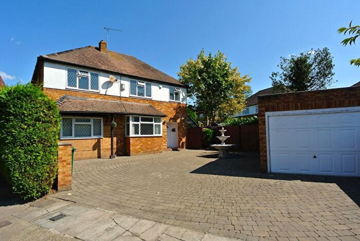 6 Bedroom Detached House To Rent In Perrin Close, Ashford, TW15