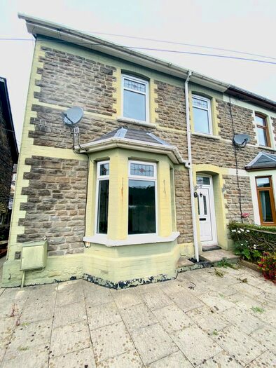 3 Bedroom Semi-Detached House To Rent In North Road, NP11