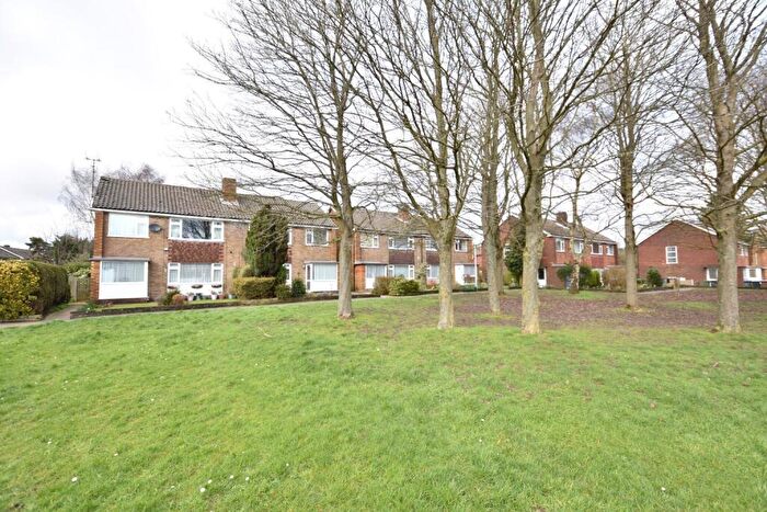 2 Bedroom Maisonette To Rent In Sunningdale, Luton, Bedfordshire, LU2