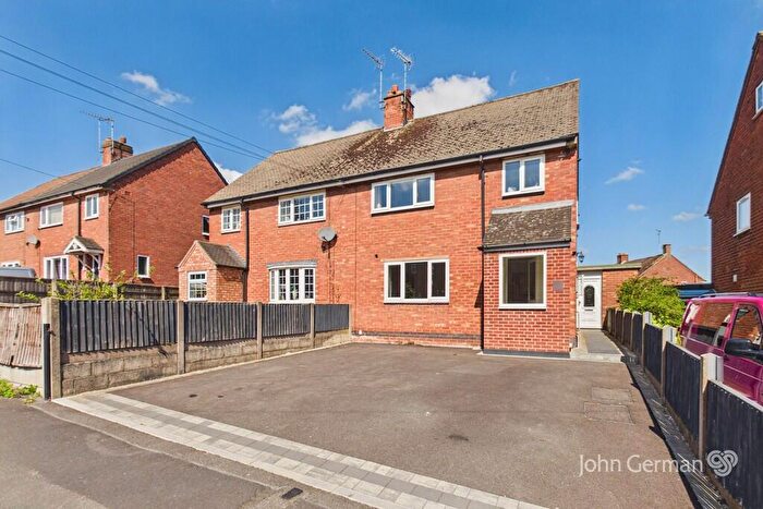 3 Bedroom Semi-Detached House For Sale In Redfern Road, Uttoxeter, ST14