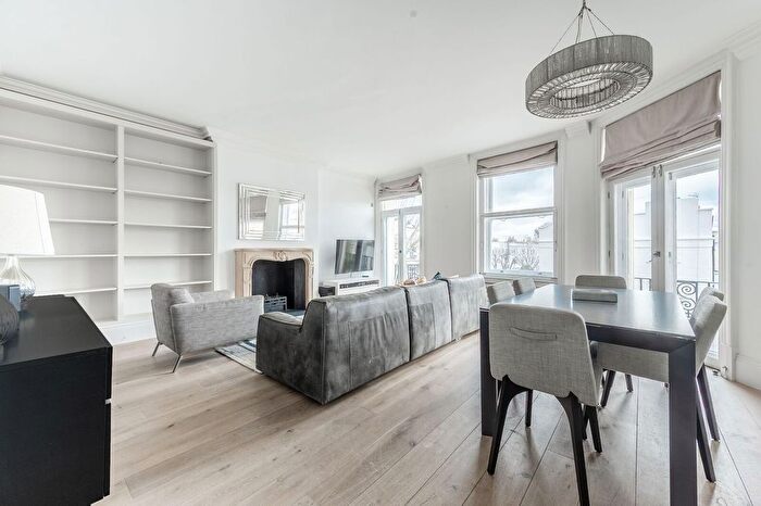 2 Bedroom Flat To Rent In Marloes Road, Kensington, London, W8