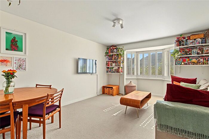 2 Bedroom Flat For Sale In Bunning Way, London, N7