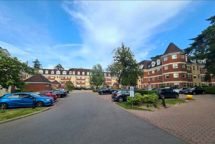 2 Bedroom Flat To Rent In Elmhurst Court, GU15