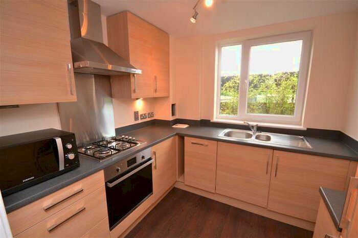 2 Bedroom Apartment To Rent In Holdsworth Lodge, 66 Lankaster Gardens, East Finchley, London, N2