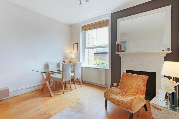2 Bedroom Flat To Rent In Fawcett Street, London, SW10