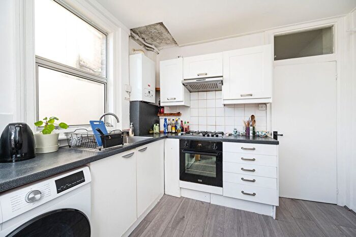 1 Bedroom Flat For Sale In Cavell Street, Whitechapel, London, E1