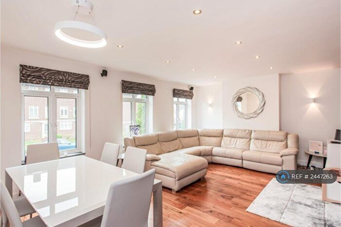 2 Bedroom Flat To Rent In Northwood, London, HA6