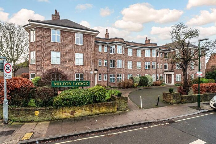 2 Bedroom Flat To Rent In Whitton Road, Twickenham, TW1