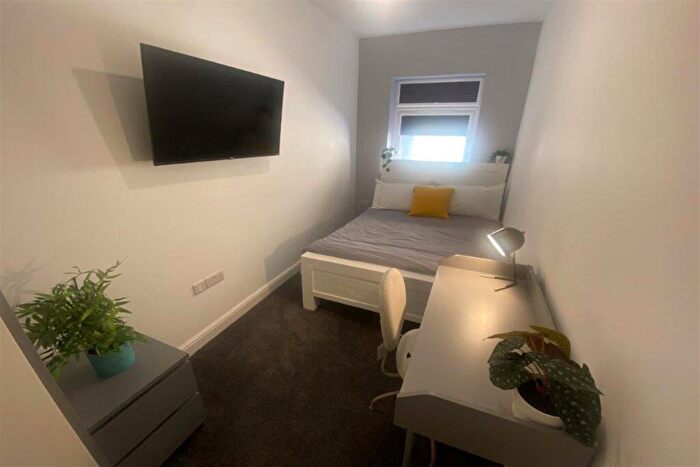 5 Bedroom Apartment To Rent In High Road, Beeston, NG9
