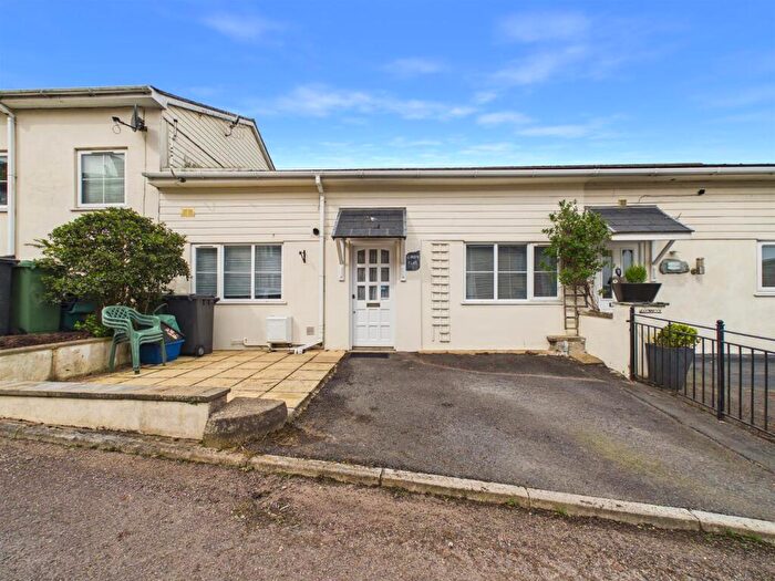 2 Bedroom Flat For Sale In Garden FLat, Larkstone Crescent, EX34