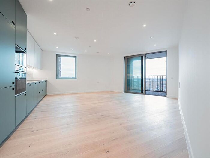 2 Bedroom Flat To Rent In Station Road, London, N17