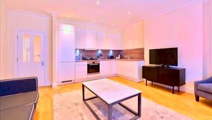 2 Bedroom Flat To Rent In King Street, London, W6