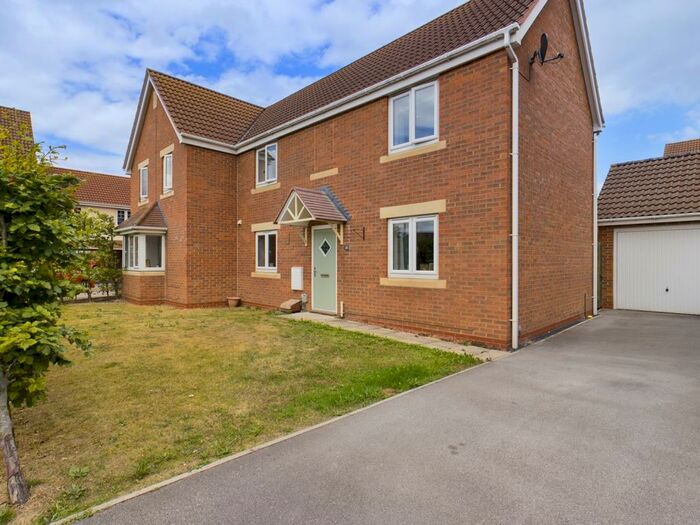 3 Bedroom Semi-Detached House To Rent In Woodheys Park, Kingswood, HU7