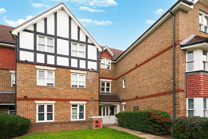 2 Bedroom Flat For Sale In Bromley Road, London, SE6