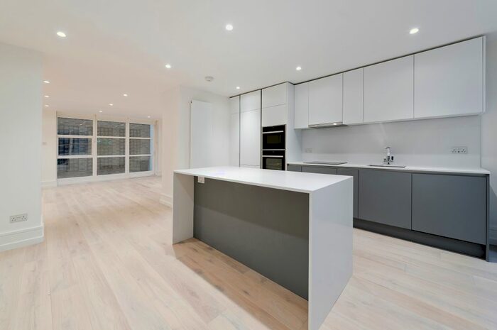 3 Bedroom Flat To Rent In Lancaster Gate, Paddington, London W2