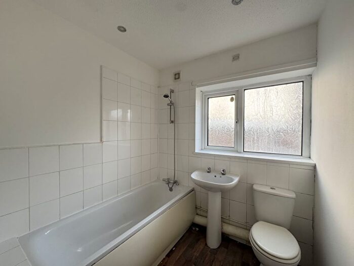2 Bedroom Flat For Sale In Ripon Road, Bournemouth, BH9
