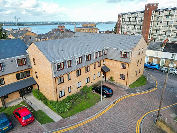 1 Bedroom Flat For Sale In Pilots Place, Gravesend, Kent, DA12