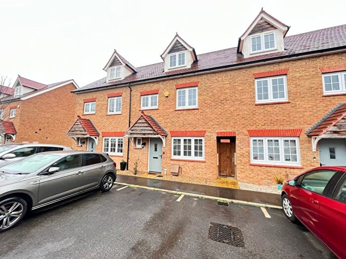 4 Bedroom Terraced House To Rent In Kiln Way, Halling, Rochester, ME2