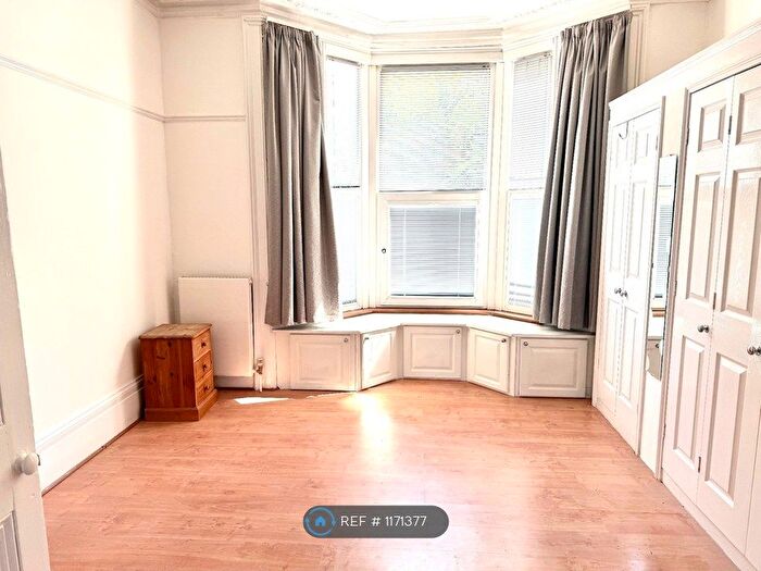 1 Bedroom Flat To Rent In Kew Road, Richmond, TW9