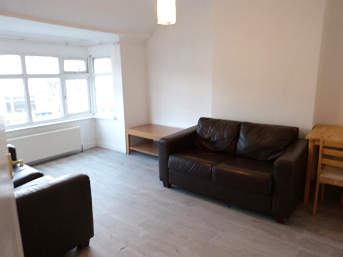 1 Bedroom Flat To Rent In London, NW11