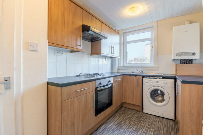 2 Bedroom Flat To Rent In Sighthill Drive Edinburgh United Kingdom, EH11