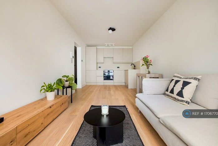 2 Bedroom Flat To Rent In Hackney Road, London, E2