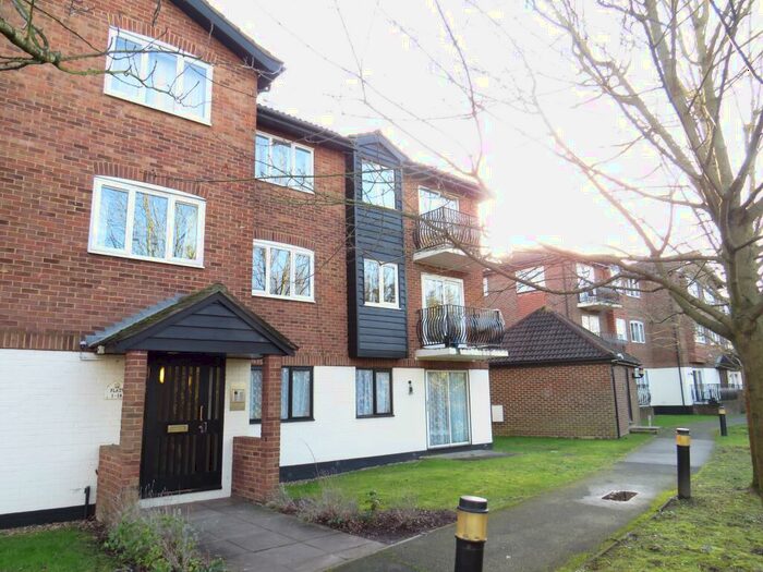 2 Bedroom Apartment To Rent In Birchend Close, South Croydon, Surrey, CR2